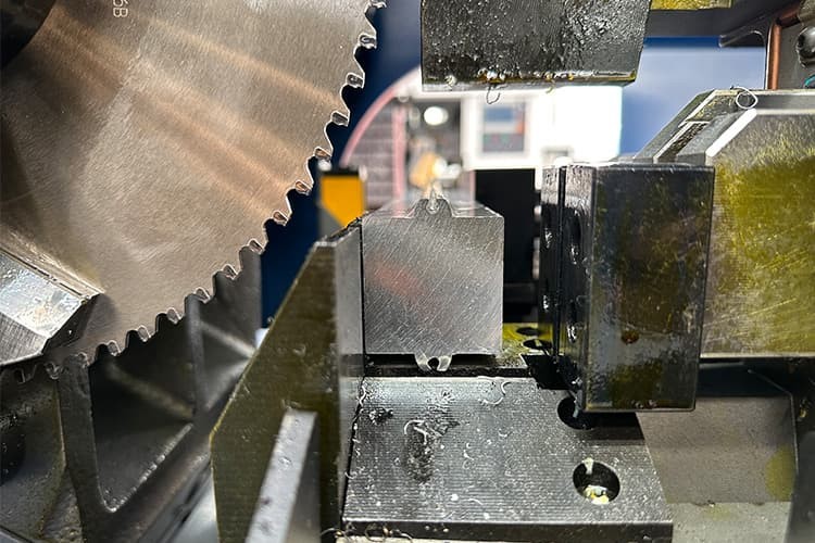 金属圆锯机/高速圆锯机，在开机工作中锯片发热是什么原因，该怎么解决？